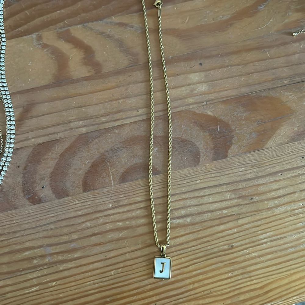 Gold twisted chain J necklace